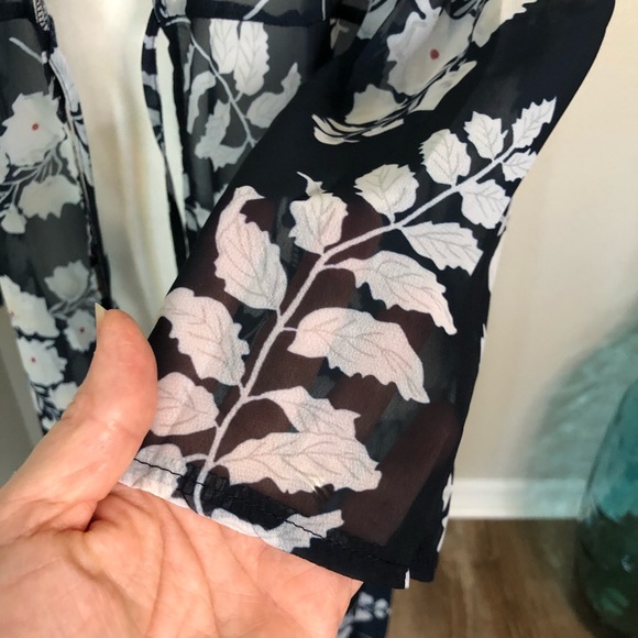 CLEARANCE ⭐️ New Floral Duster/Kimono with Tie - Picture 5 of 8